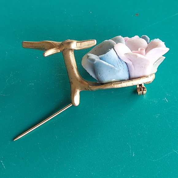 P0062 Vintage Signed AJC Goldtone Hummingbird with Flowers Brooch Pin - Picture 8 of 12